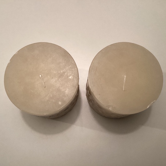Crate and Barrel Ivory Sea Shell Embedded Large Pillar Candles 4x4” 2 NWT - Picture 3 of 4